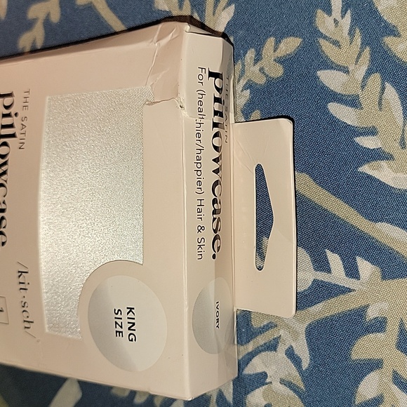 Kitsch king size satin pillowcase - Picture 3 of 5